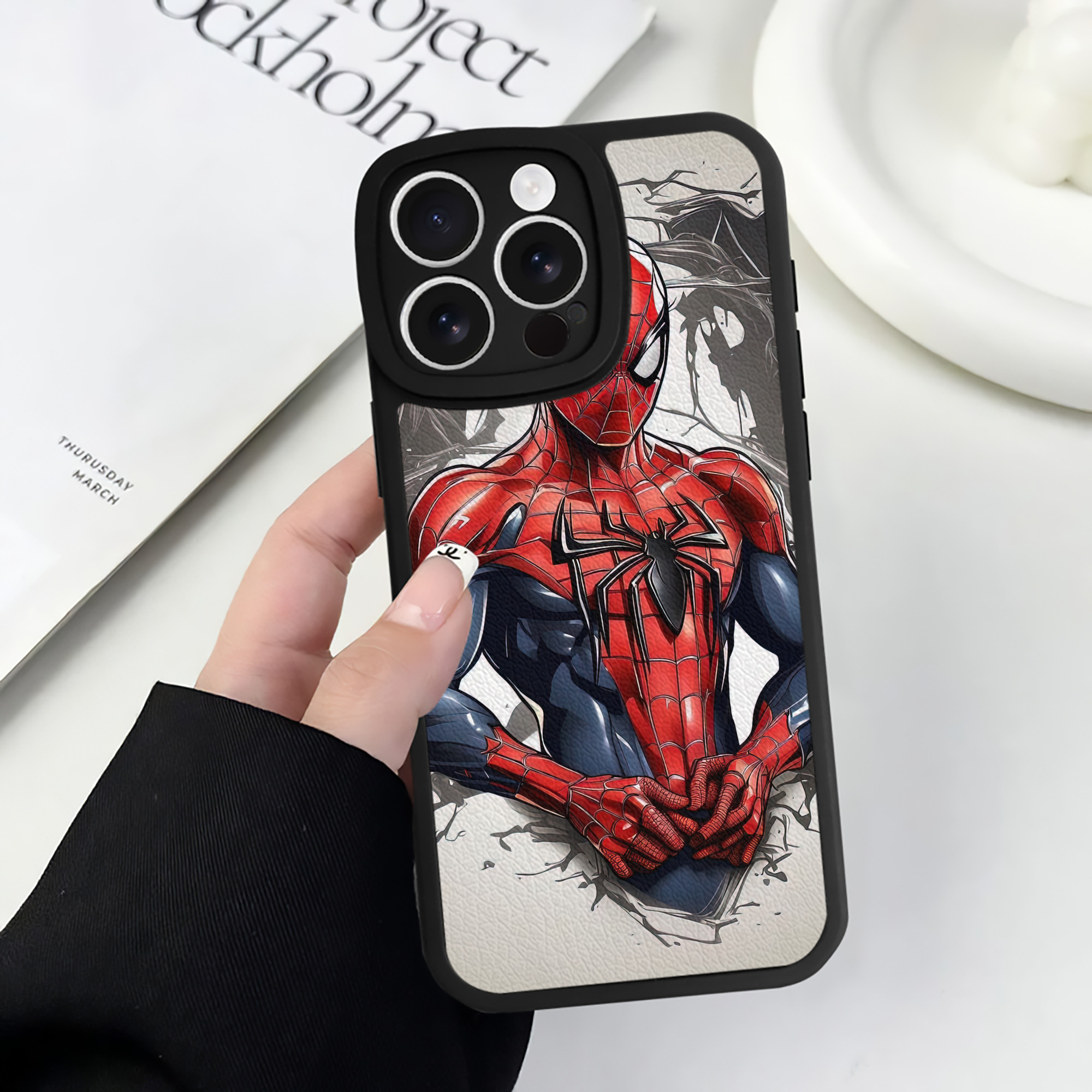 （画像用） Spider Man スパイダーマン 【iPhone 16シリーズ対応】シリコンスマホケース（レザー調） 材質：シリコン